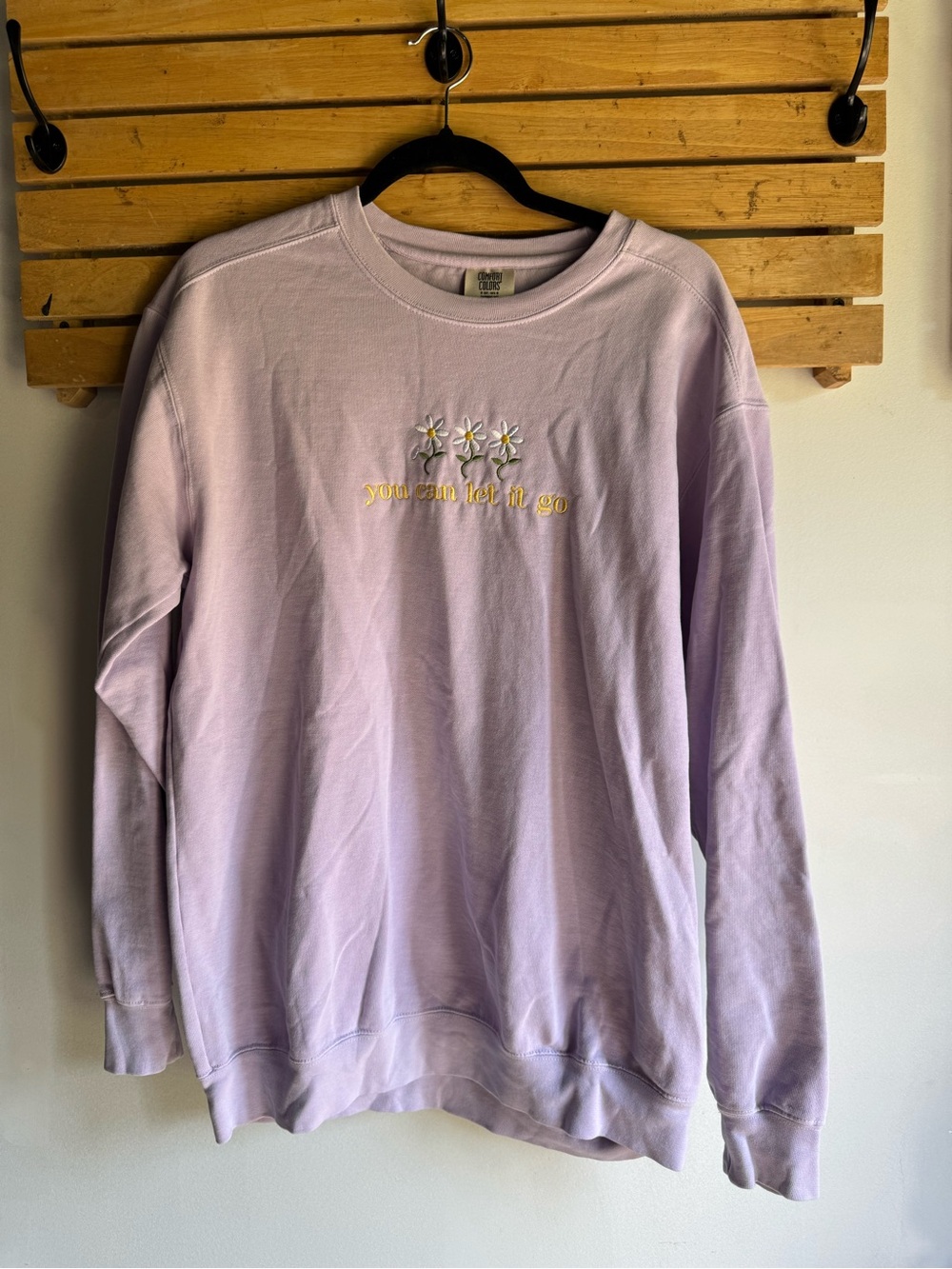 Comfort Colors Lavender Crewneck Sweatshirt with Daisy Embroidery - Picture 2 of 7